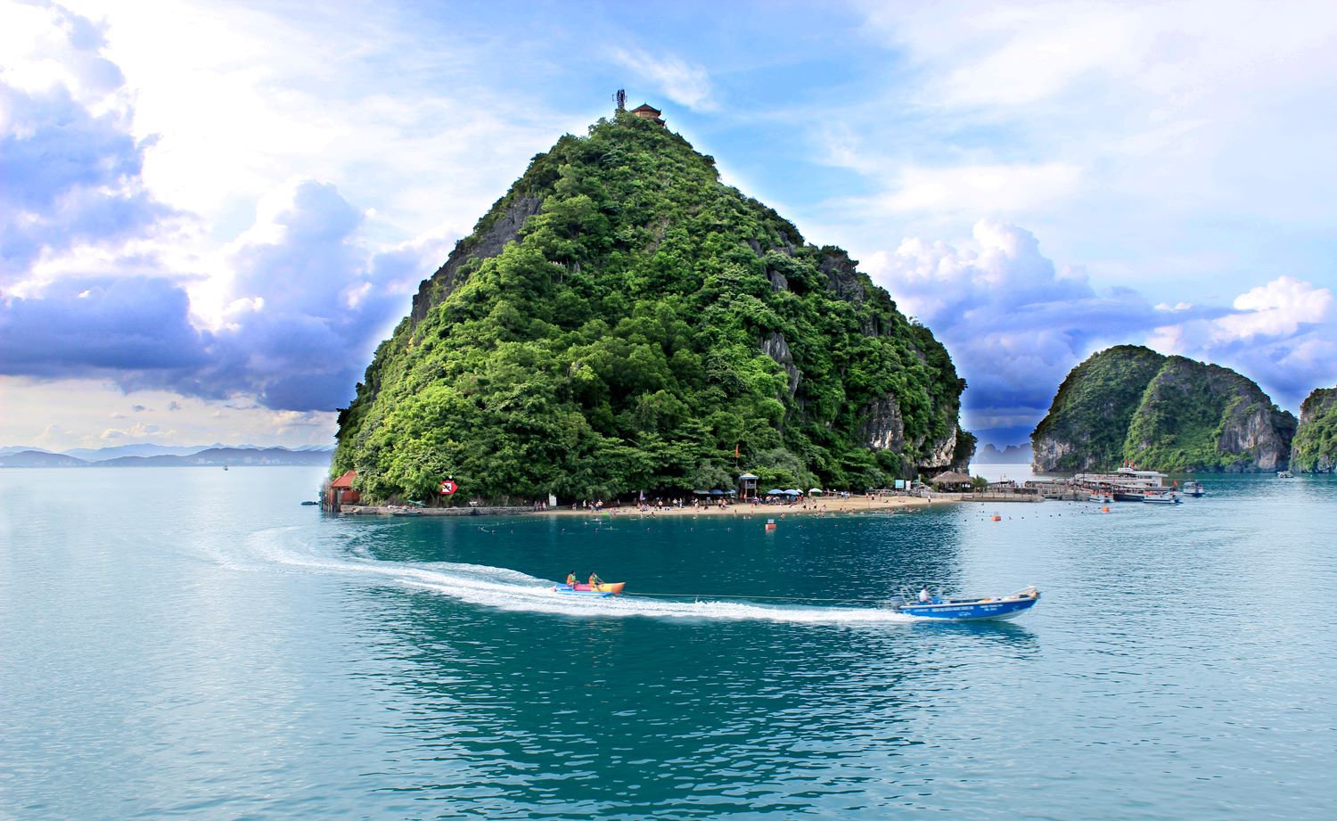 Amanda Cruise Halong Bay