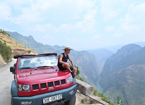 Ha Giang Loop by Jeep 4 Days