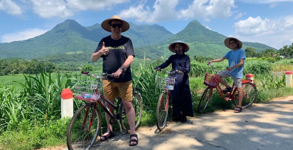 Cycling among the fields in Ba Vi