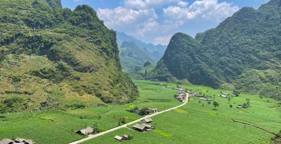 Duong Thuong Valley